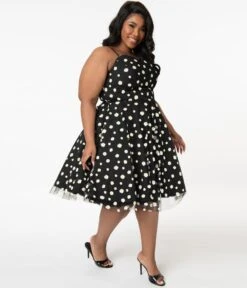 Magnolia Place Plus Size 1950s Style Black & White Daisy Print Ray Swing Dress