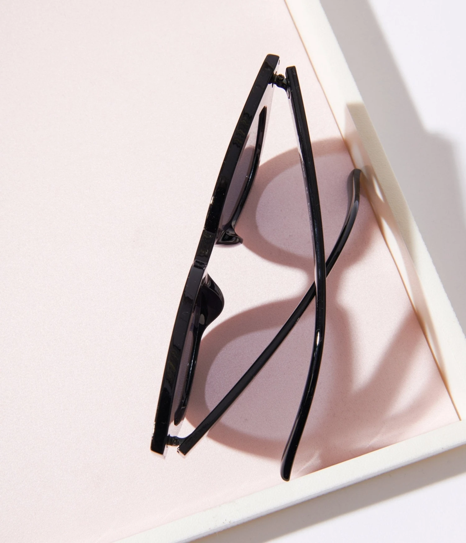 Black Retro Cat Eye Standard Sunglasses - Image 3