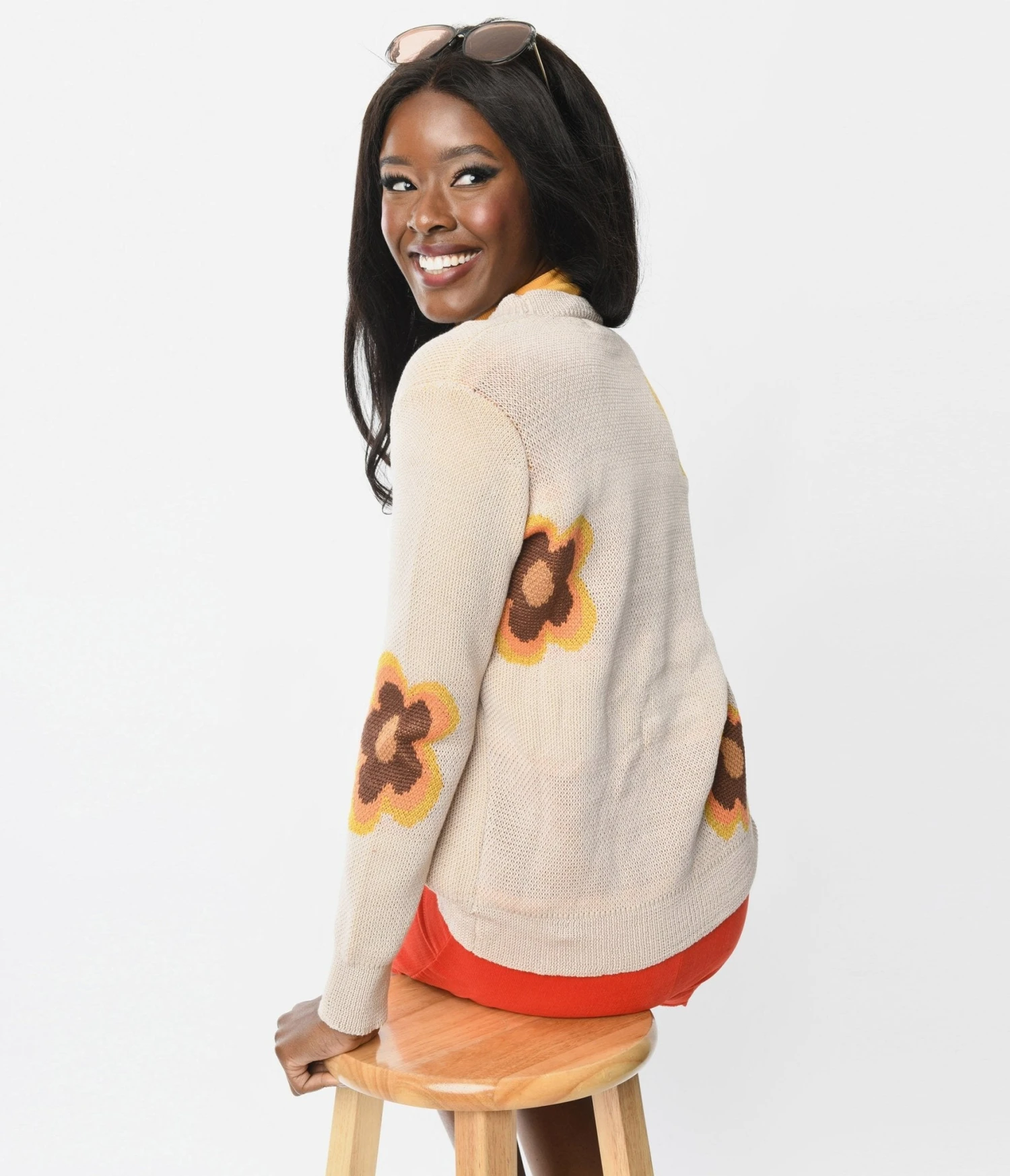 Retro Beige Mod Floral Cardigan - Image 2