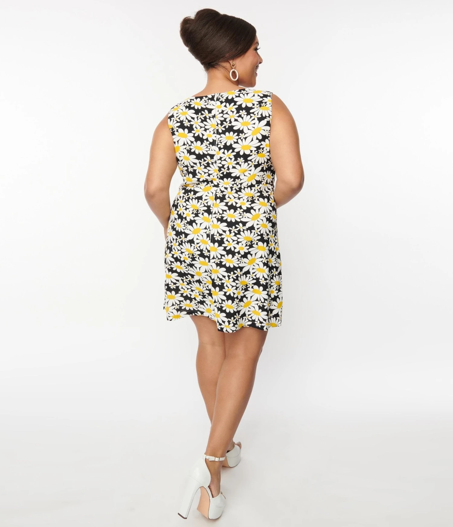 Smak Parlour Black & White Daisies Tie Front Shift Dress - Image 3