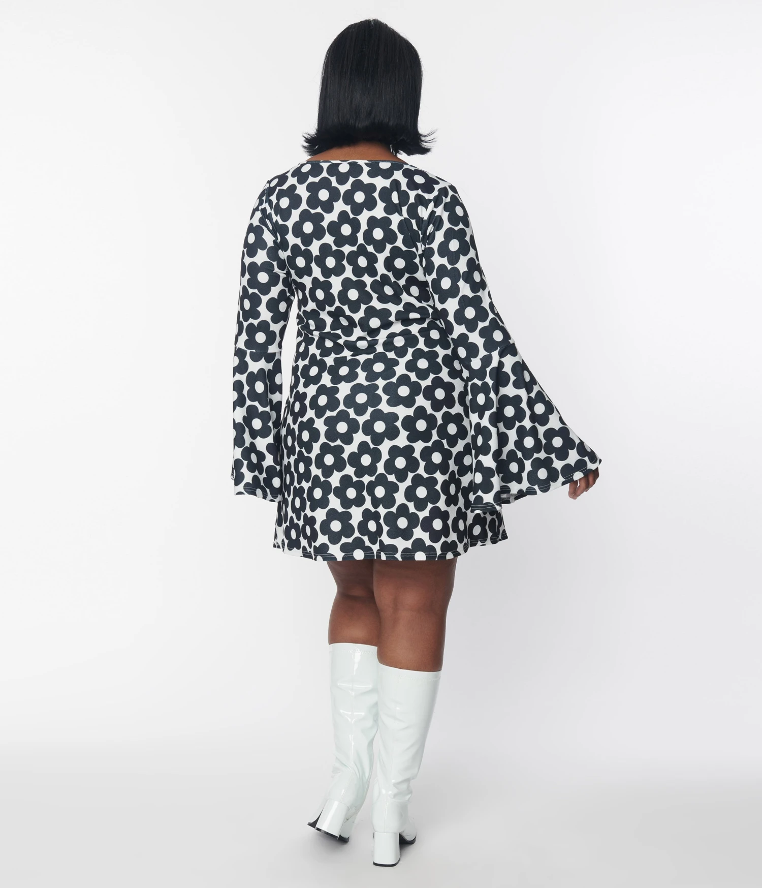 Smak Parlour Plus Size Black & White Mod Daisy Mini Dress - Image 3