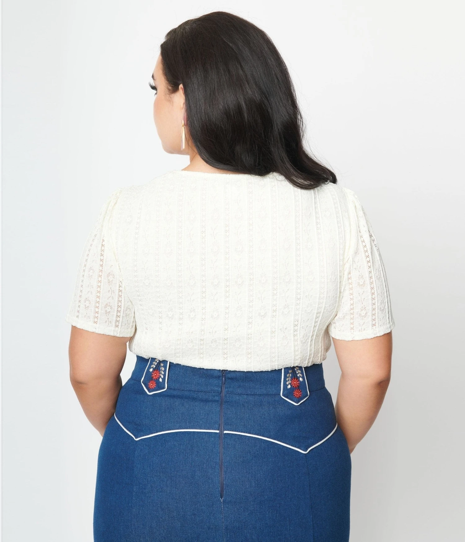 Unique Vintage Plus Size Ivory Lace Neck Tie Top - Image 2