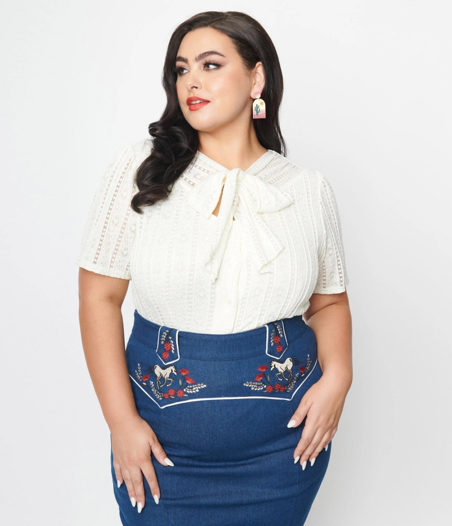 Unique Vintage Plus Size Ivory Lace Neck Tie Top - Image 4